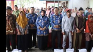 Pemkab Purworejo Salurkan 7,5 Ton Beras CPP untuk Korban Banjir Rob Ngombol