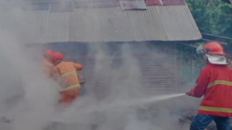 Kebakaran Rumah Warga di Wlahar Kulon Patikraja, Diduga Bara Api Muncul dalam Tungku yang Belum Padam