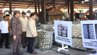Prabowo Tinjau Penyitaan Enam Smelter Ilegal di Bangka Belitung, Tegaskan Komitmen Penegakan Hukum Tanpa Pandang Bulu!