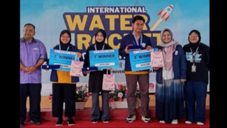 Bangga! Pelajar Purworejo Kalahkan 21 Negara dan Sabet Juara 2 Lomba Roket Air Dunia