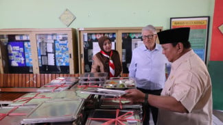 BGN Sajikan Menu MBG Spesial di HUT ke-74 Prabowo: Nasi Goreng dan Telur Ceplok Jadi Hidangan Serentak Nasional