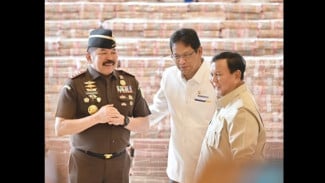 Momen Kocak Menkeu Purbaya Yudhi Sadewa di Kejagung: Telat, Bawa Map Kuning, dan Hampir Push Up di Depan Prabowo