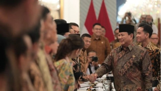Prabowo Beri Ultimatum Lucu: Menteri Harus Naik Mobil Maung, Alphard Hanya Boleh Saat Libur