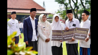 Tak Hanya Apel, Hari Santri Nasional 2025 di Kebumen Hujani Santri dan Guru Ngaji Bantuan Rp512 Juta