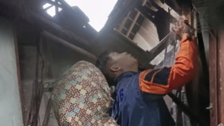 Hujan Deras Tak Hanya Bikin Banjir, Tapi Juga Robohkan Rumah Lansia di Tlogomulyo Temanggung