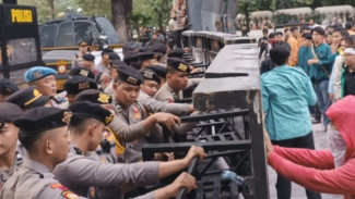 Senin Siaga Jakarta: 1.610 Personel Amankan Demo di DPR/MPR dan Monas