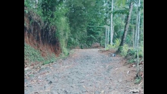 Tanpa Lampu dan Rambu, Lubang Besar di Pucang Banjarnegara Bikin Pengendara Resah Saat Berkendara
