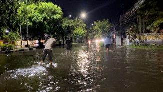 Fenomena Supermoon, BMKG Ingatkan Potensi Banjir Rob di Wilayah Pesisir