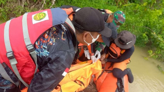 Tim SAR Gabungan Cilacap Berhasil Menemukan Anak Tenggelam di Kawunganten, Korban Ditemukan Meninggal