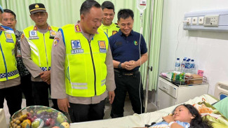 Tinjau Korban Longsor di RSUD Majenang, Kapolresta Cilacap Pastikan Pelayanan dan Dukungan Berjalan Maksimal