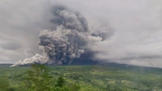 Kronologi Pasutri Kediri Jatuh Akibat Jalan Licin Tertutup Abu Panas Saat Erupsi Gunung Semeru di Jembatan Gladak Pera
