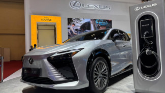 GJAW 2025 Hadirkan Mobil Mewah Lexus RZ 500e dengan Teknologi Steer-by-Wire Pertama di Indonesia dan Setir Yoke Modern