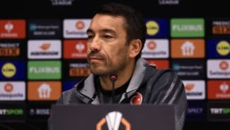 Media Belanda Angkat Berita Van Bronckhorst Jadi Kandidat Utama Pelatih Timnas Indonesia