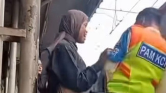 Video Viral Wanita Dorong Petugas KRL ke Arah Kereta Melintas, Polisi Sebut Pelaku Diduga Punya Gangguan Mental