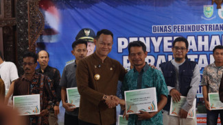 Purbalingga Salurkan Hibah Mesin & Peralatan Produksi untuk 371 IKM