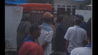 Ini Temuan Polisi di TKP Kematian Sekeluarga di Warakas Jakut: Mulut Berbusa hingga Botol Minuman