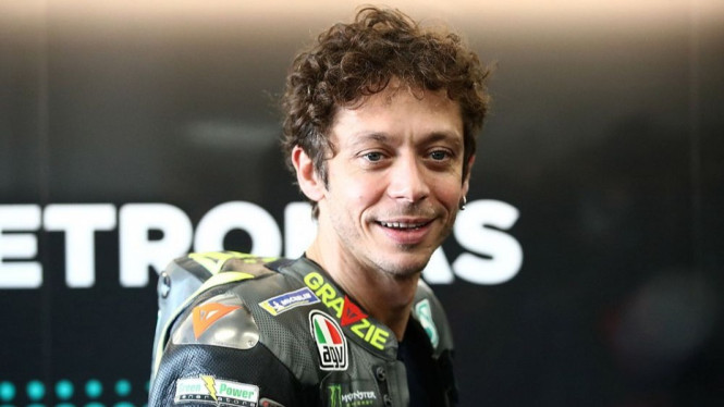 Valentino Rossi Tersenyum