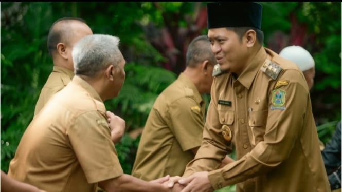 Gus Wakhid Ziarah Makam Bupati dan Wakil Bupati Terdahulu