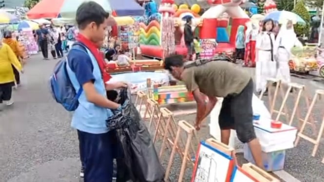 Siswa SMP di Banjarnegara Gelar Aksi Bersihkan Sampah