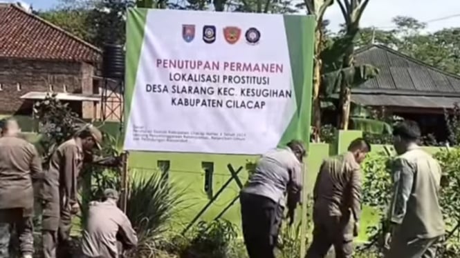 Pemasangan Spanduk di Cilacap