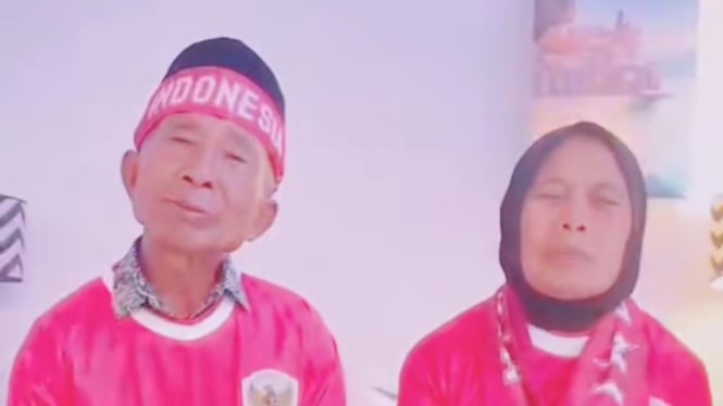 Kakek-Nenek Asal Wonosobo Nonton Bola Langsung di Australia