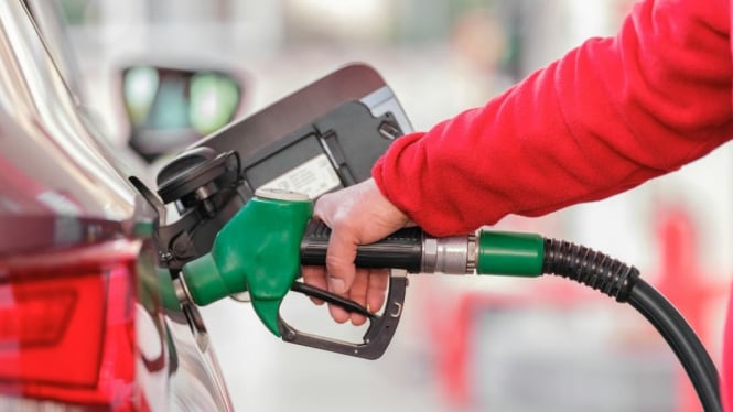 Ilustrasi pengisian BBM Pertamax Turbo di SPBU Pertamina