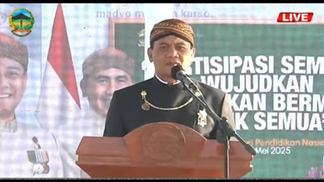 Gubernur Ahmad Luthfi Jadi Pembina Upacara di Alun-Alun Banyumas