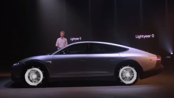 Mobil Listrik Bertenaga Surya Lightyear 0
