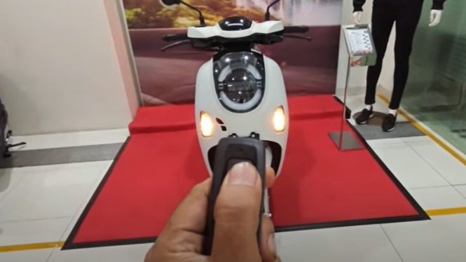 cara menyalakan motor scoopy