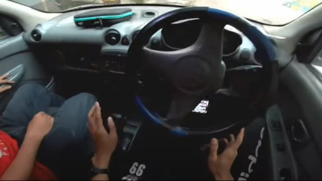 cara menyalakan mobil matic