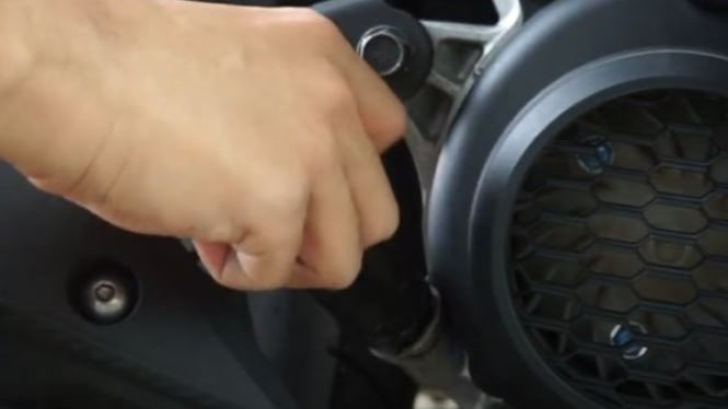 Cara Cek Oli Motor