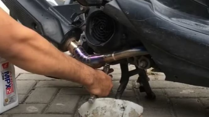 Cara Ganti Oli Motor