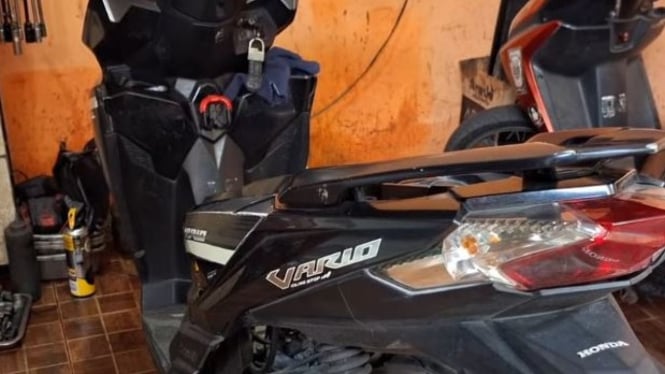 Cara Membuka Jok Motor Vario