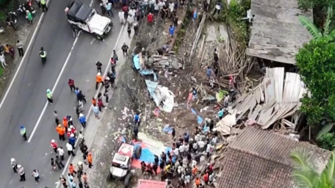 Kecelakaan Besar Truk Dump di Kalijambe Purworejo