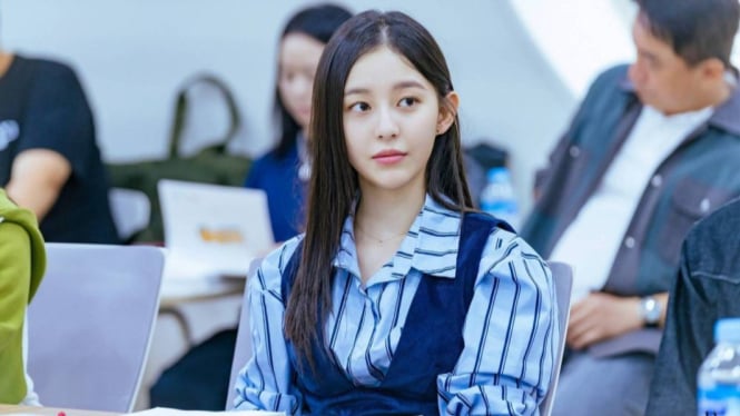 Park Ji Hu sebagai Kim Bom dalam drama Korea Spring of Youth
