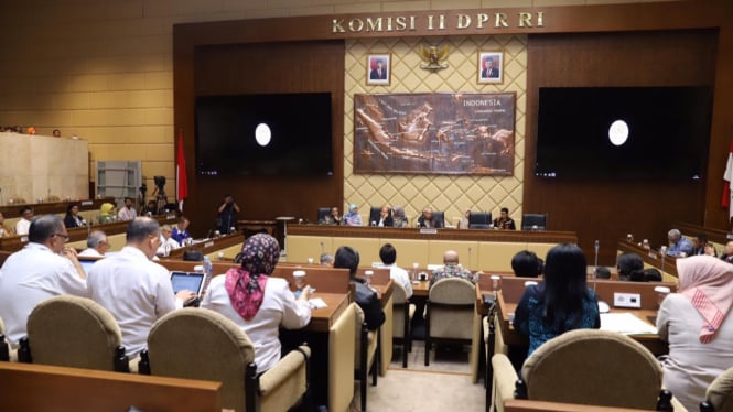 Ilustrasi - Rapat Komisi II DPR RI