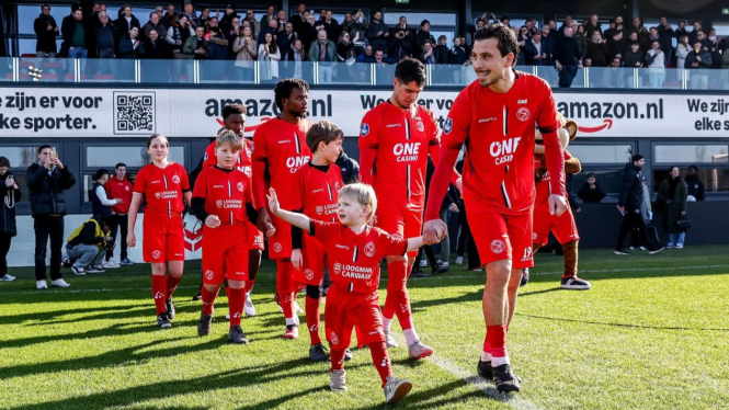Thom Haye bersama Almere City