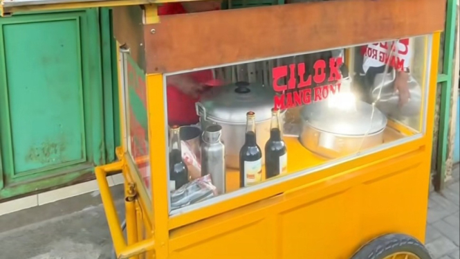 Cilok Mang Roni Legendaris di Karanglewas