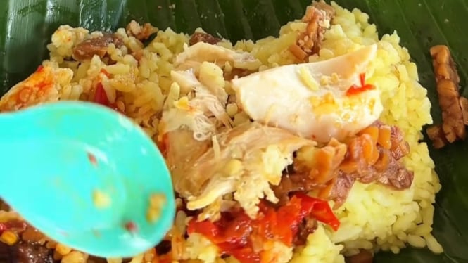 Nasi Kuning Bungkus Daun Pisang di Purwokerto