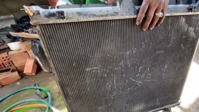 radiator mobil bocor dan berkarat