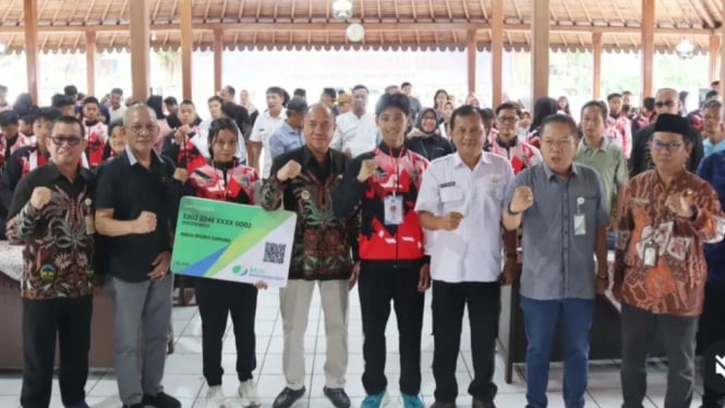 Bupati Sadewo Lepas 82 Atlet dari Banyumas
