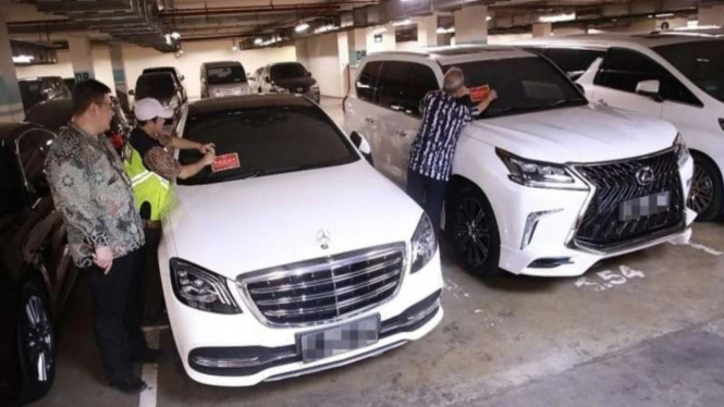 Pajak Mobil di Indonesia