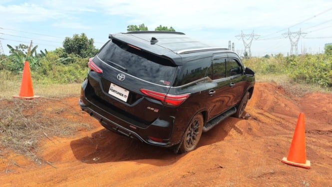 Toyota Fortuner Terbaru 2.8 GR Sport 4x4