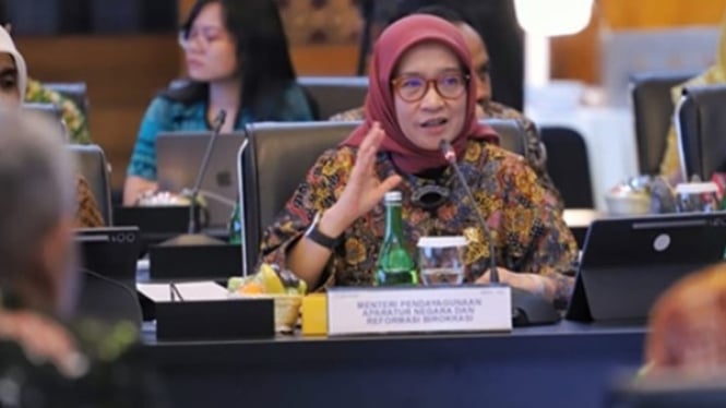 MenPANRB Rini Widyantini umumkan pembatalan CPNS 2025