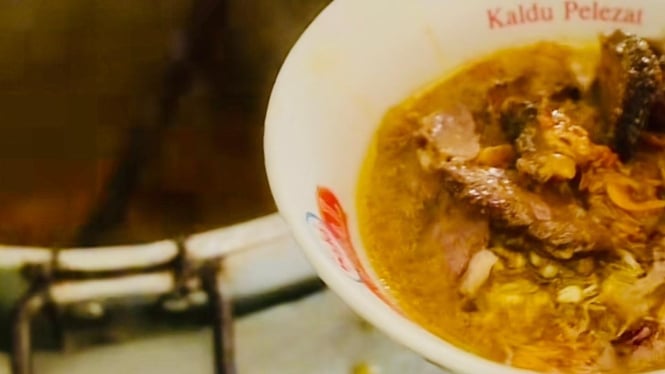 Soto Daging Sapi Pak Sarip Sensasi Opor dalam Kuah Soto