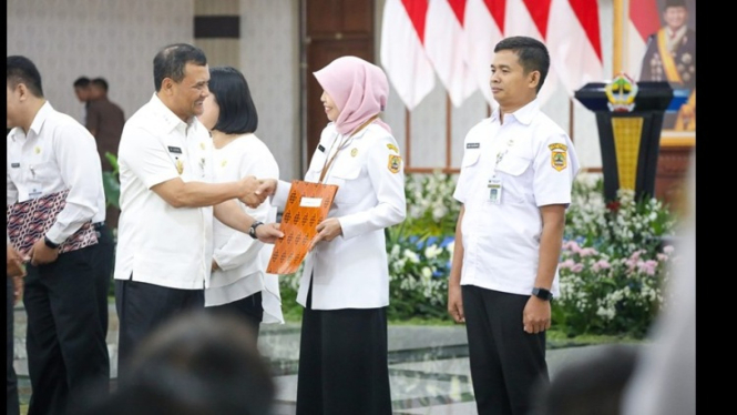 Gubernur Luthfi serahkan SK CPNS dan PPPK di Jateng