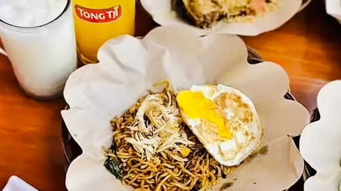 Mie Kalajengking di Kedai Mas Dede Purwokerto