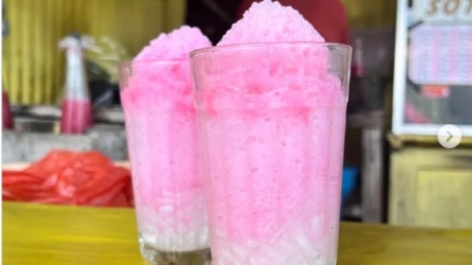 Es Lontrong dari Tegal