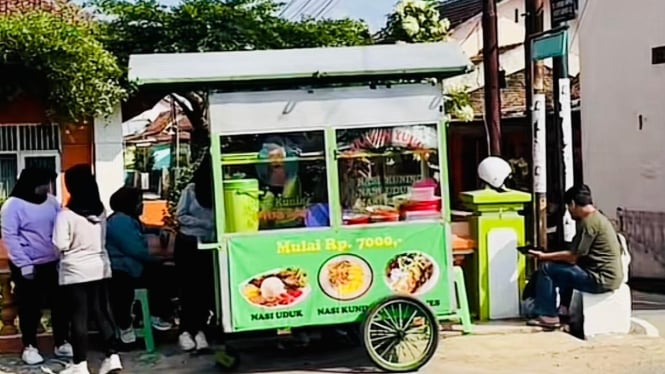 Nasi Kuning Mba Lis Purwokerto
