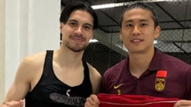 Zhang Yuning bertemu Kevin Diks
